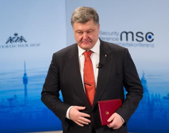 Порошенко поклонио оружје фудбалерима!