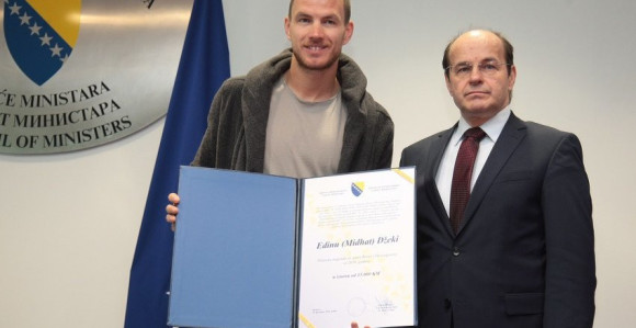 Državna nagrada za sport u rukama Edina Džeka!