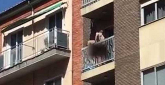 Žestok seks na terasi stana