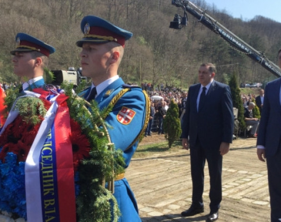 Vučić: "NE" NATO-u; Dodik: Ne zaboraviti