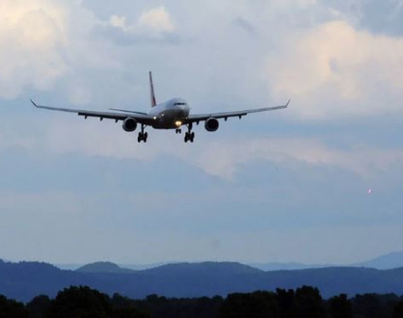 Putnici blokirani na aerodromu