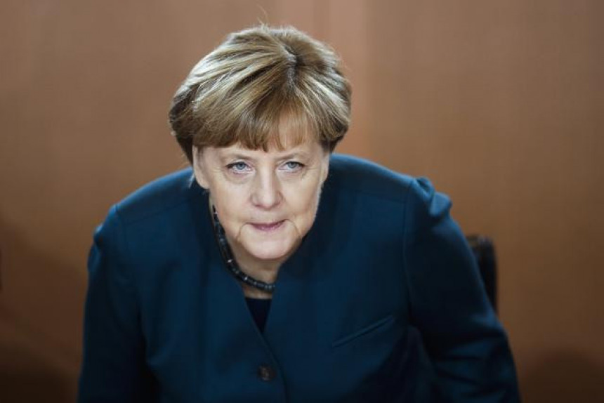 Меркел дугује својој странци 9.500 евра