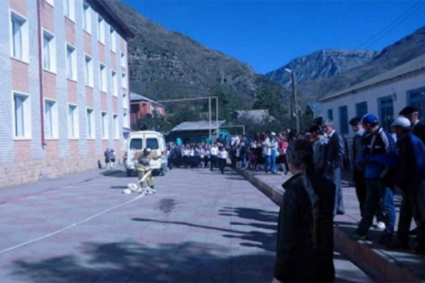 Експлодирала бомба у школи