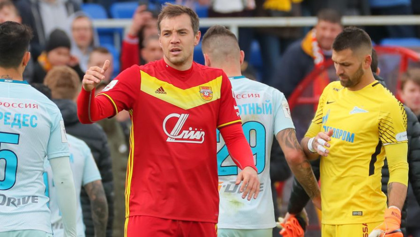 Nudio pare da igra protiv svog kluba, dao gol i proslavio ga!