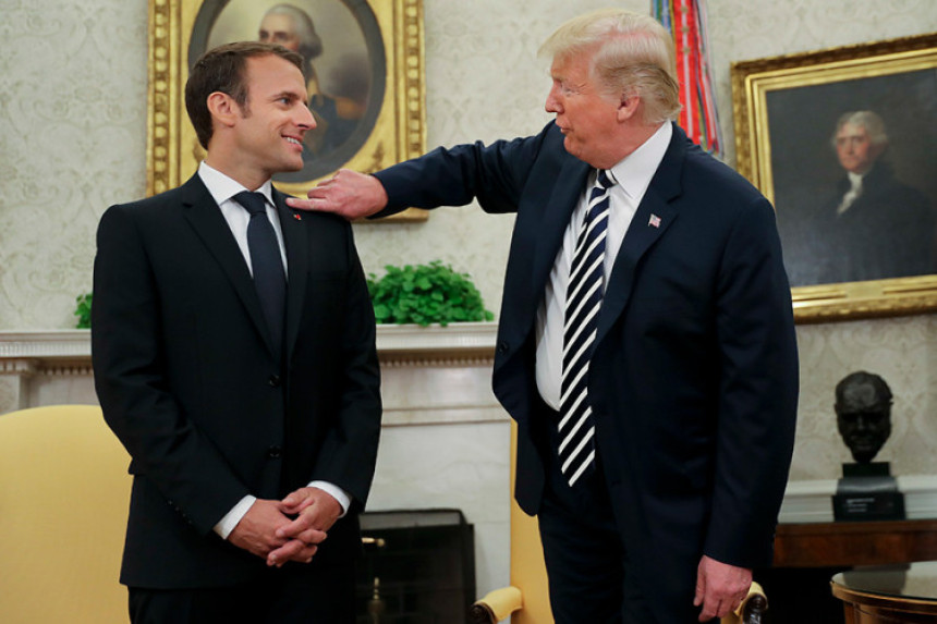 Трамп “очистио“ Макронов сако
