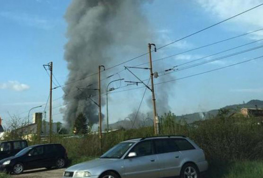 Угашен пожар у фабрици "Езам"