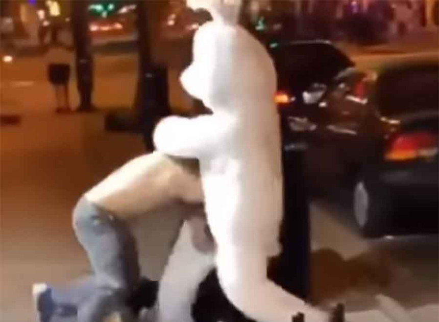 Туча: Пребио га ускршњи зеко!