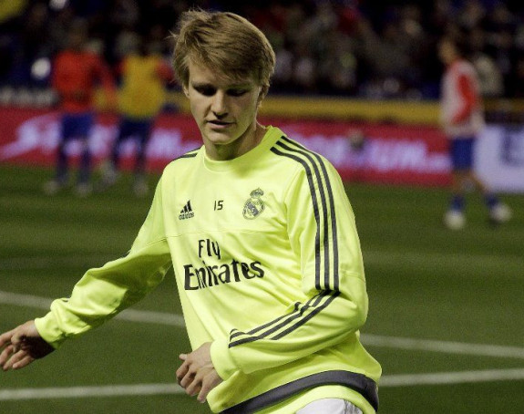 Овермарс преломио, Ајакс креће по Едегарда!