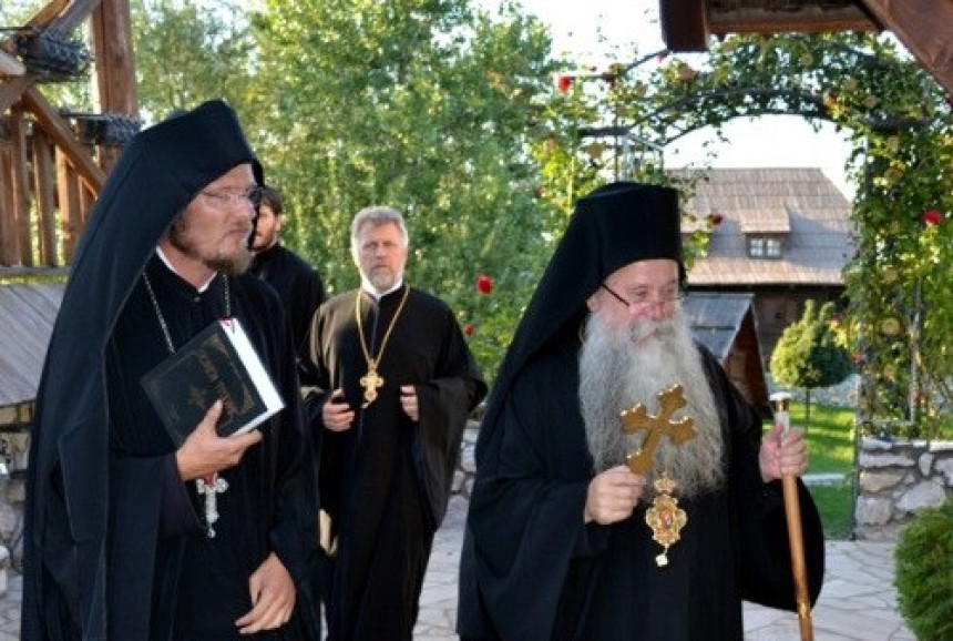 Сукоб владике и власника Етно-села