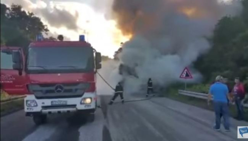 Izgorio autobus, svi učenici dobro