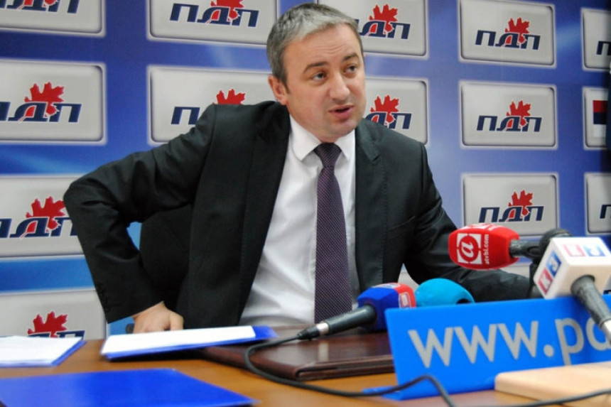 "Dodik je dosadan!  PDP nije na prodaju!"