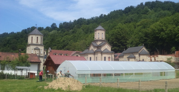 U manastiru Osovica zasadi voća i povrća
