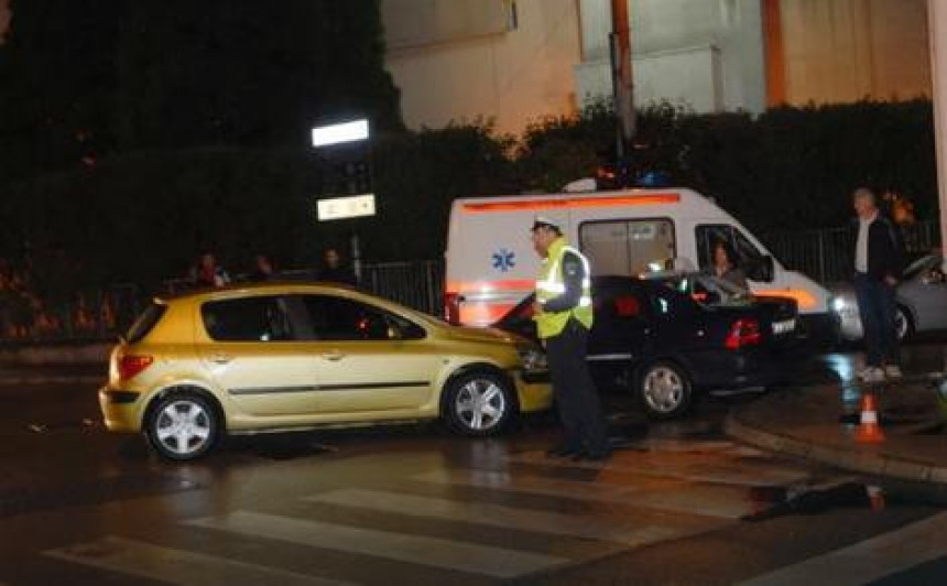 Povrijeđena tri pješaka u Tuzli