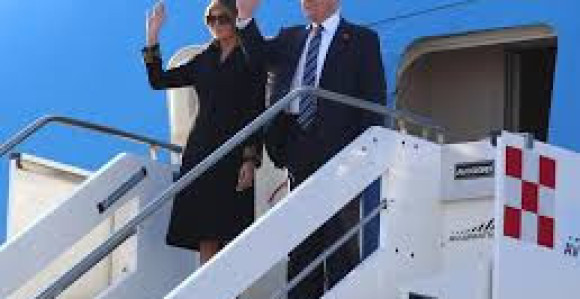 Melanija ne da ruku Trampu