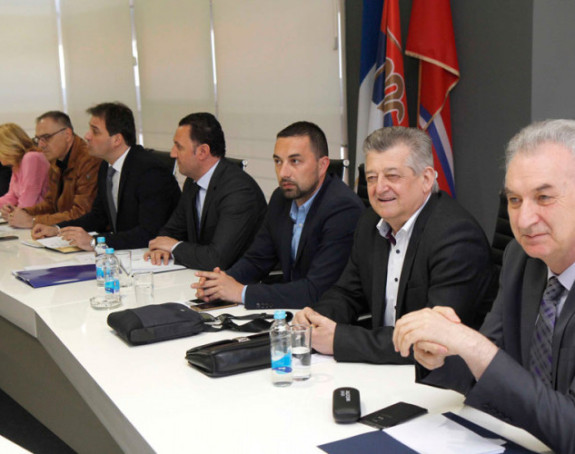 Unutar SDS-a iskristalizovale se tri struje
