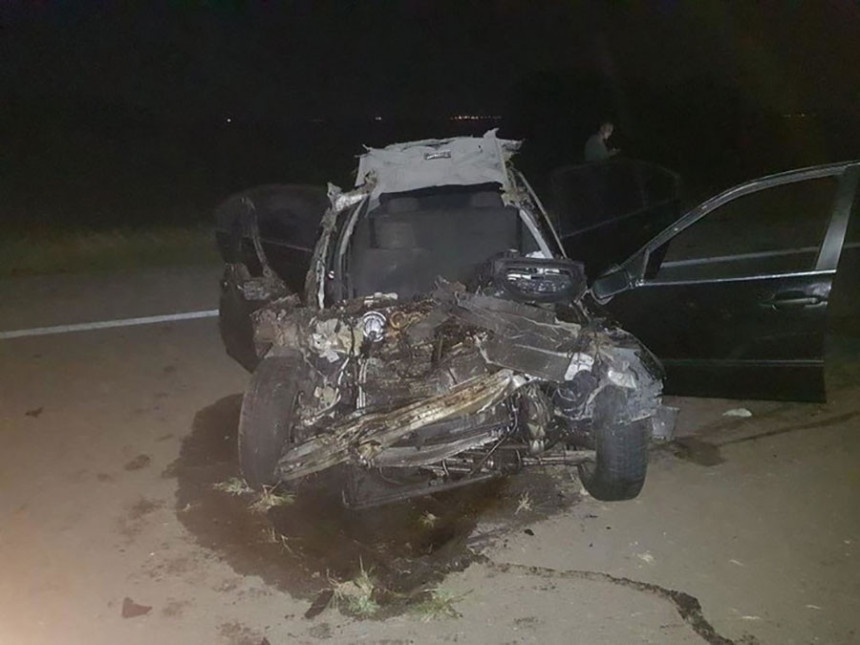 Šleper smrskao automobil u udesu