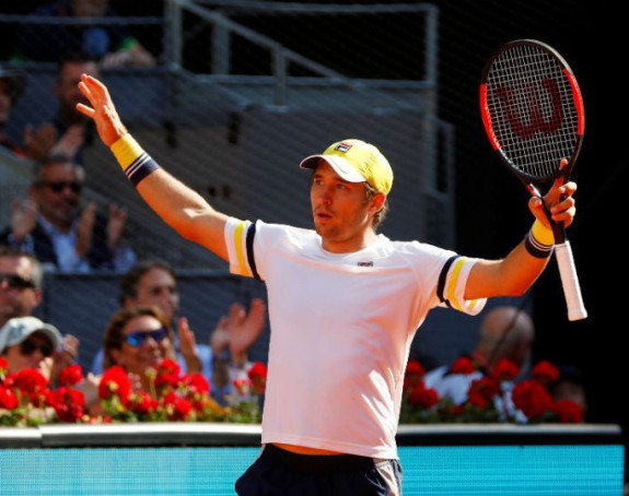 Лајовић прегазио Фрица за полуфинале Лиона!