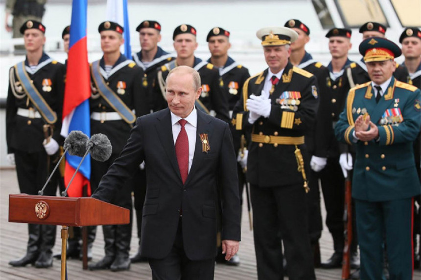 Putin na Krimu, Kijev osuđuje