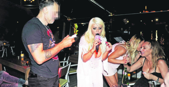 Letjele pare oko Dare Bubamare