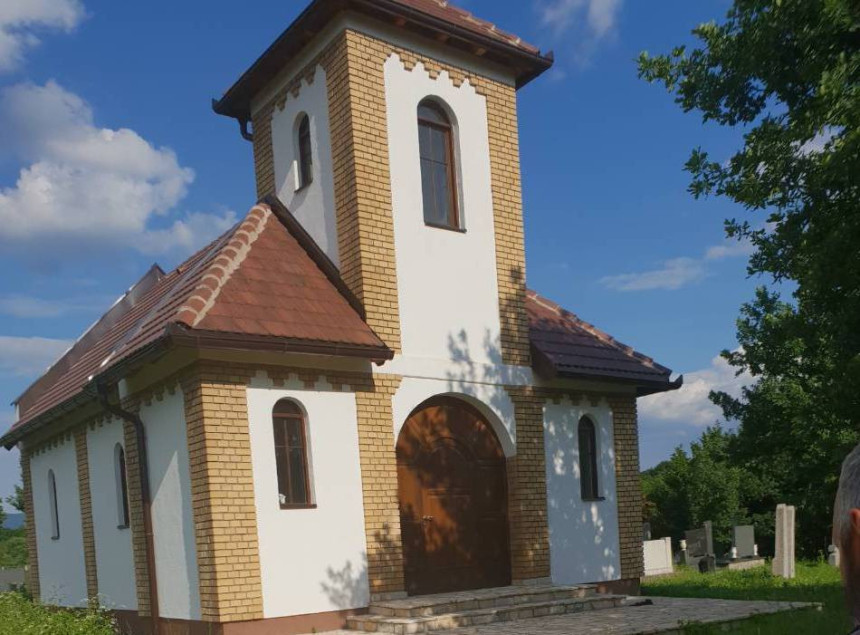 Нови вандализам: Запаљена црква