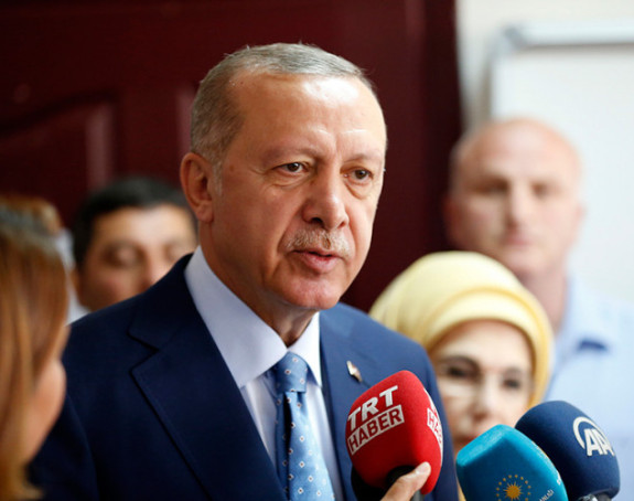 Erdogan i AKP ubjedljivo vode