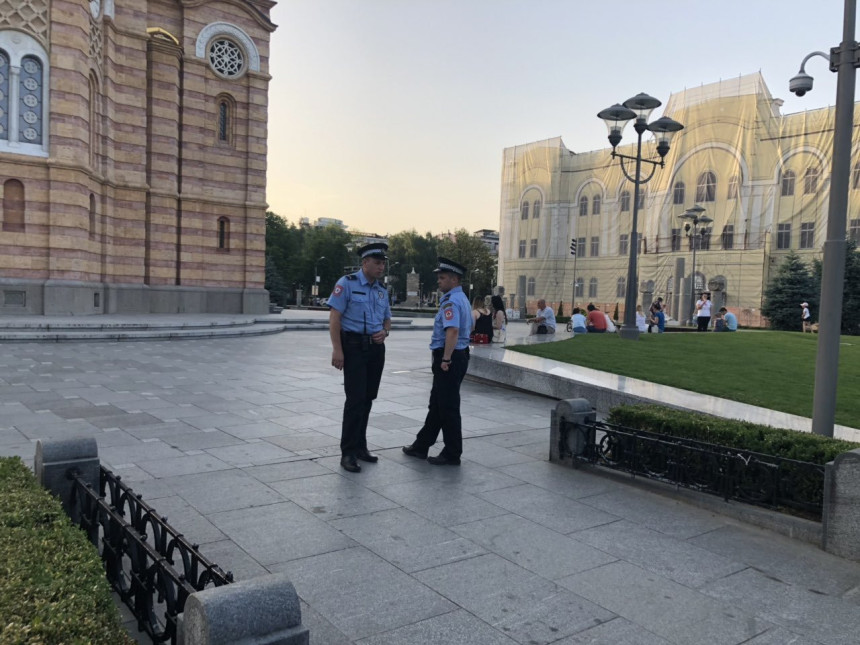 Policija i dalje kod crkve u BL