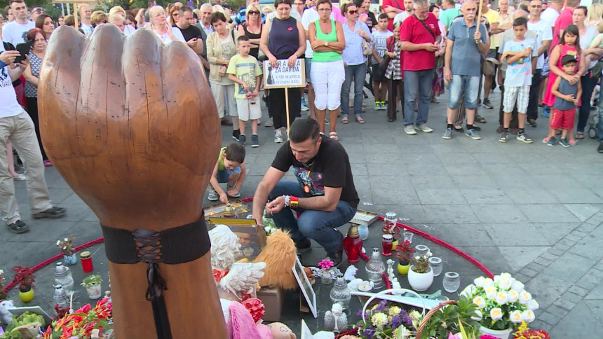 Vi iz institucija, dođite na trg! 