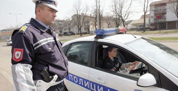 Teško povrijeđen mladić na motoru