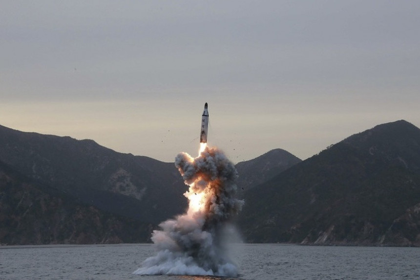Pjongjang lansirao rakete iz podmornice!