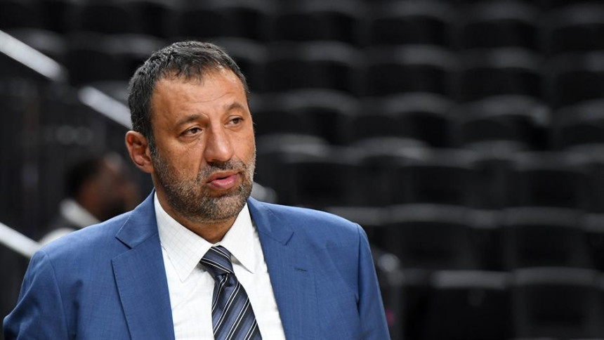 Sreća, pa postoji Vlade Divac!