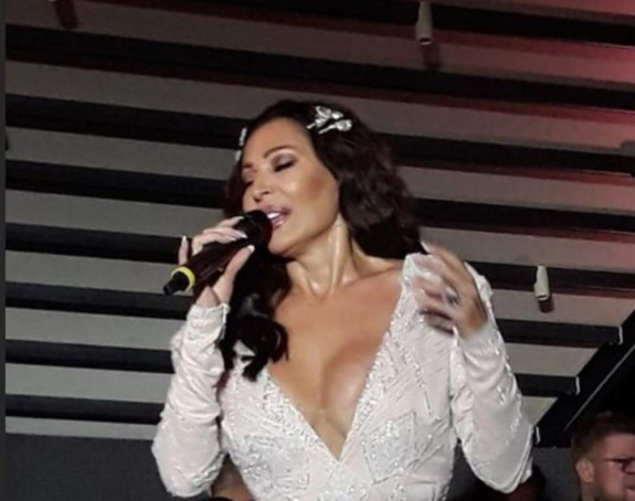 Sjaj za fanove: Ceca u bijelom dominirala scenom