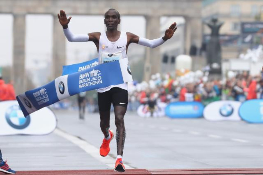 Sjajni Kipčoge pokorio Berlinski maraton!