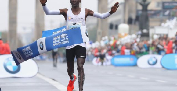 Sjajni Kipčoge pokorio Berlinski maraton!