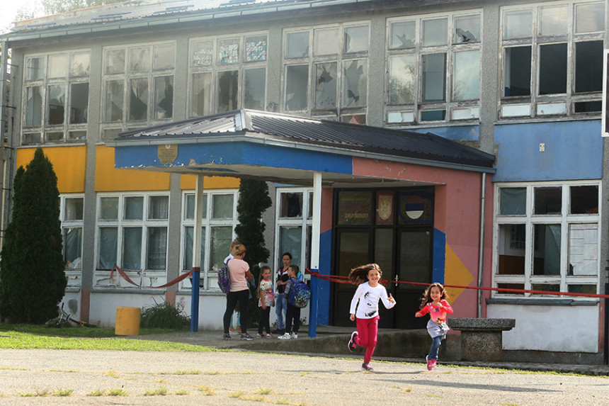 Učenici idu u neuslovnu školu