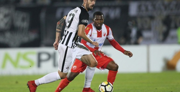 Crnogorska stijena na sredini terena...!