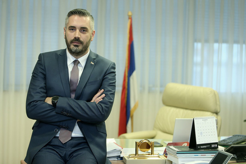 Gdje je sticao diplome ministar Srđan Rajčević?!