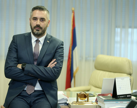 Gdje je sticao diplome ministar Srđan Rajčević?! 