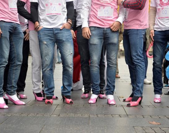 Muškarci na štiklama podržali borbu protiv raka dojke