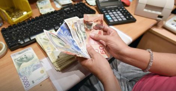 Baka u donjem vešu krila evre 