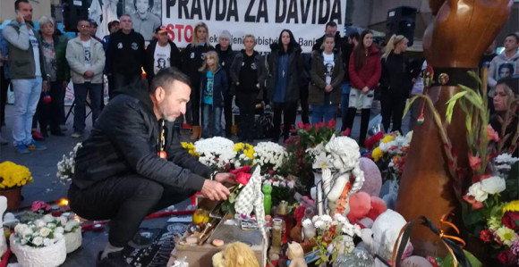 "Стојим на Тргу као поносан отац"