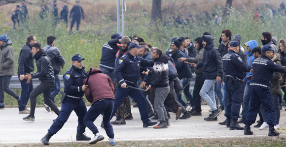 Migranti probili policijski kordon
