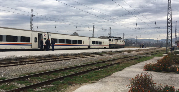 Migranti satima blokirani u vozu