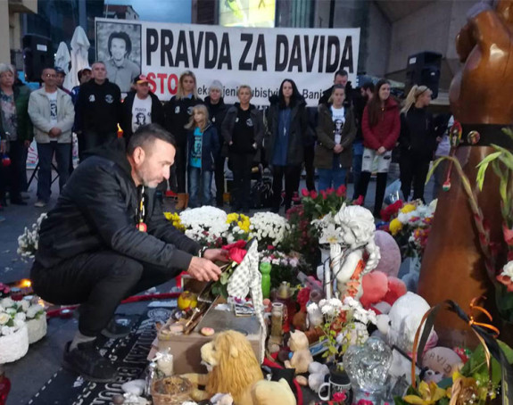 "Stojim na Trgu kao ponosan otac"