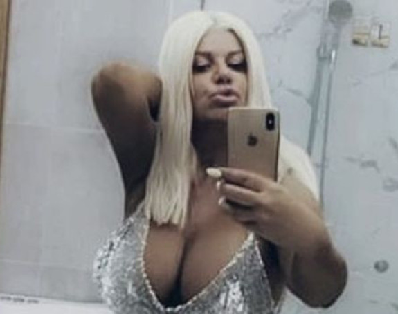 Dara pokazala potpuno gole grudi!