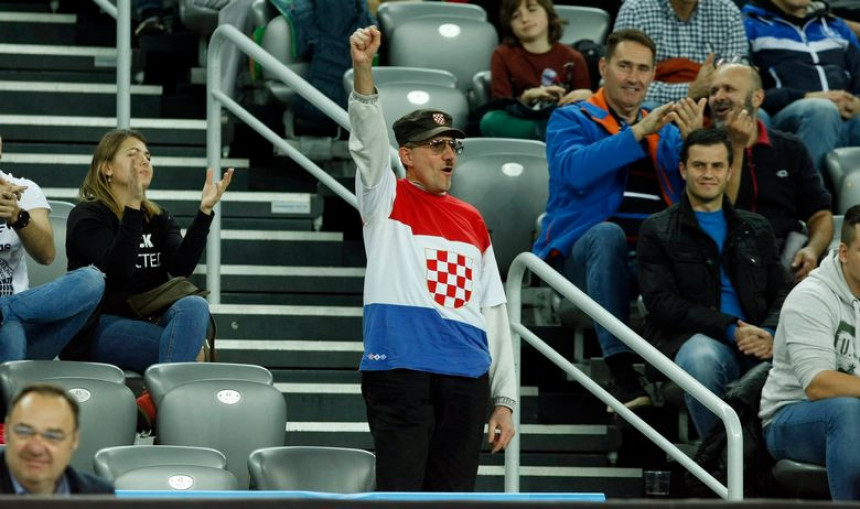 Hrvatski "Hitler" na rukometnoj utakmici?!