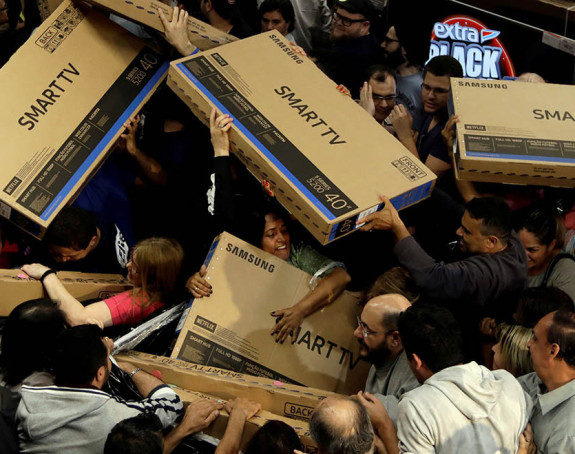 Šoping groznica "hara" Amerikom 