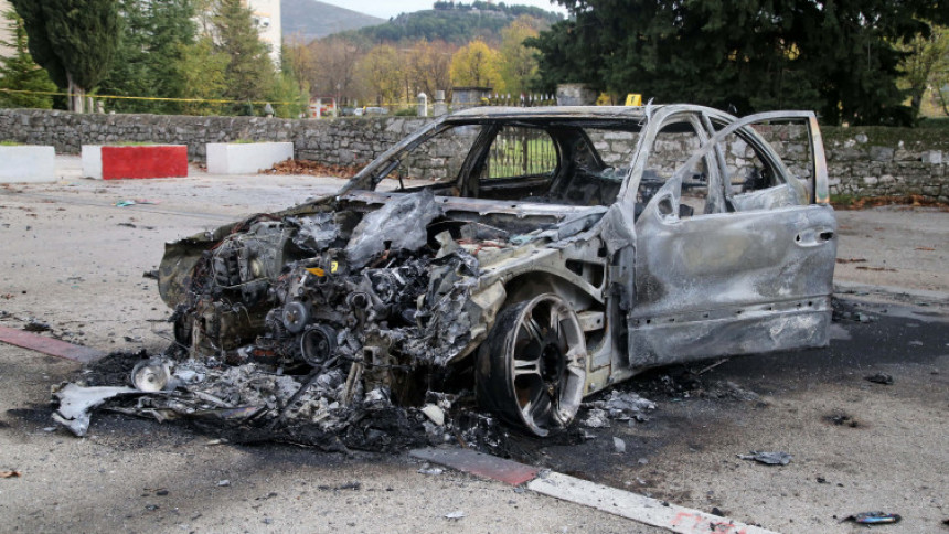 U Trebinju sinoć izgorio automobil
