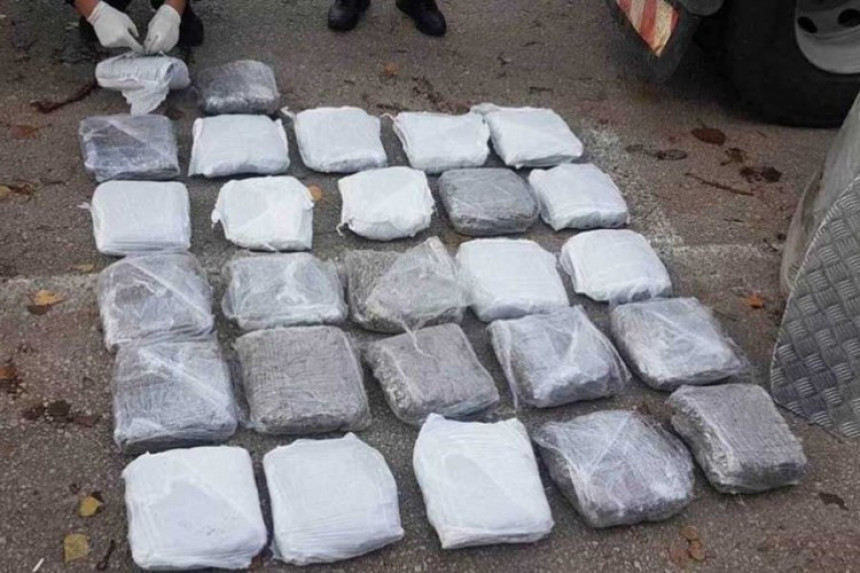 Pronađeno 100 kg droge, uhapšen Crnogorac