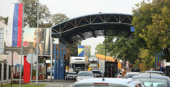 Vozači, gužve na prelazima sa Hrvatskom