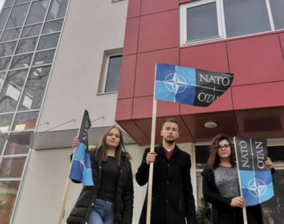 Begić postavio zastavu NATO-a ispred SNSD-a
